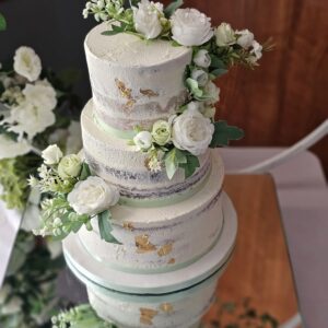 Naked or semi-naked wedding cake