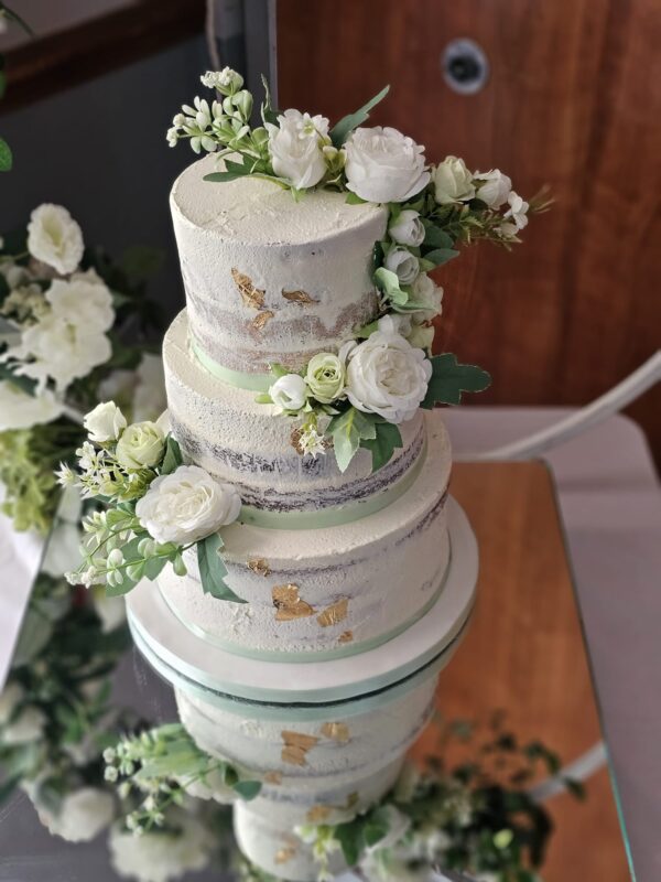 Naked or semi-naked wedding cake